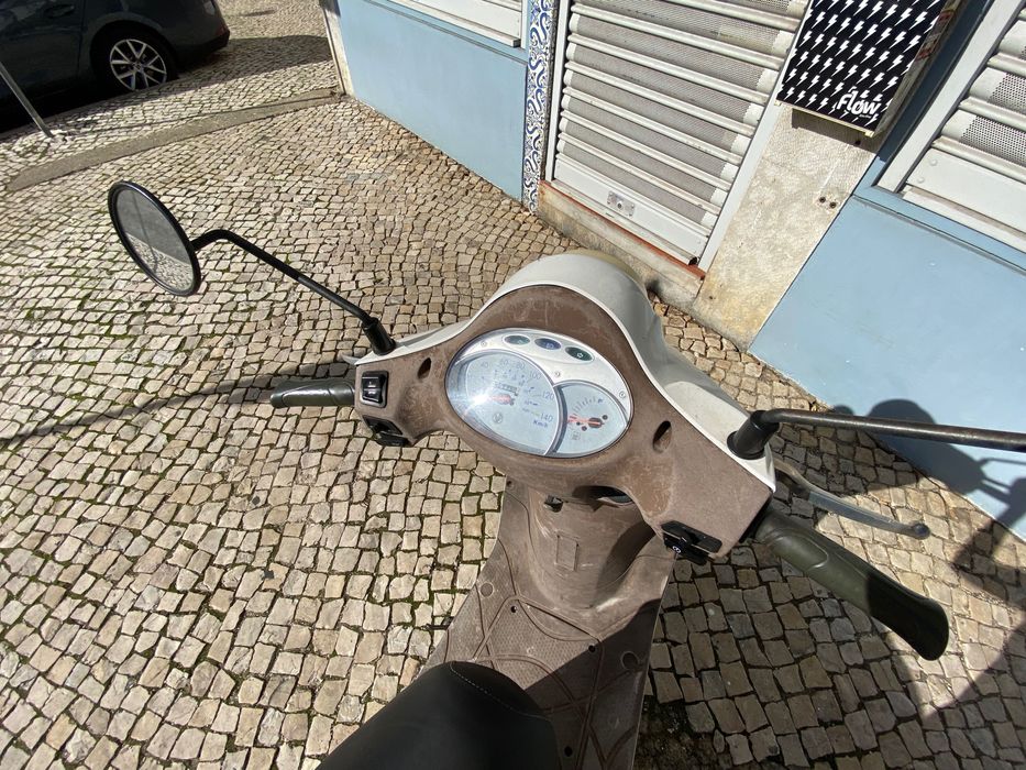 Scooter SYM 125 Branca | Revisões na marca | 35k KM