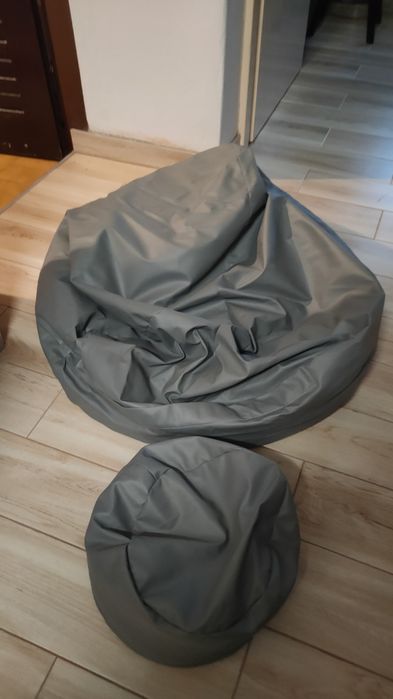 Pufa domaiedzenia z podnóżkiem