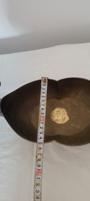 Patera mosiężna z motywem żurawi