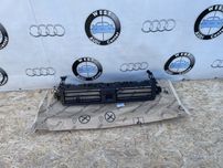 Кронштейн бампера жалюзі радіаторів Audi A4 B9 підрешітник з жалюзями