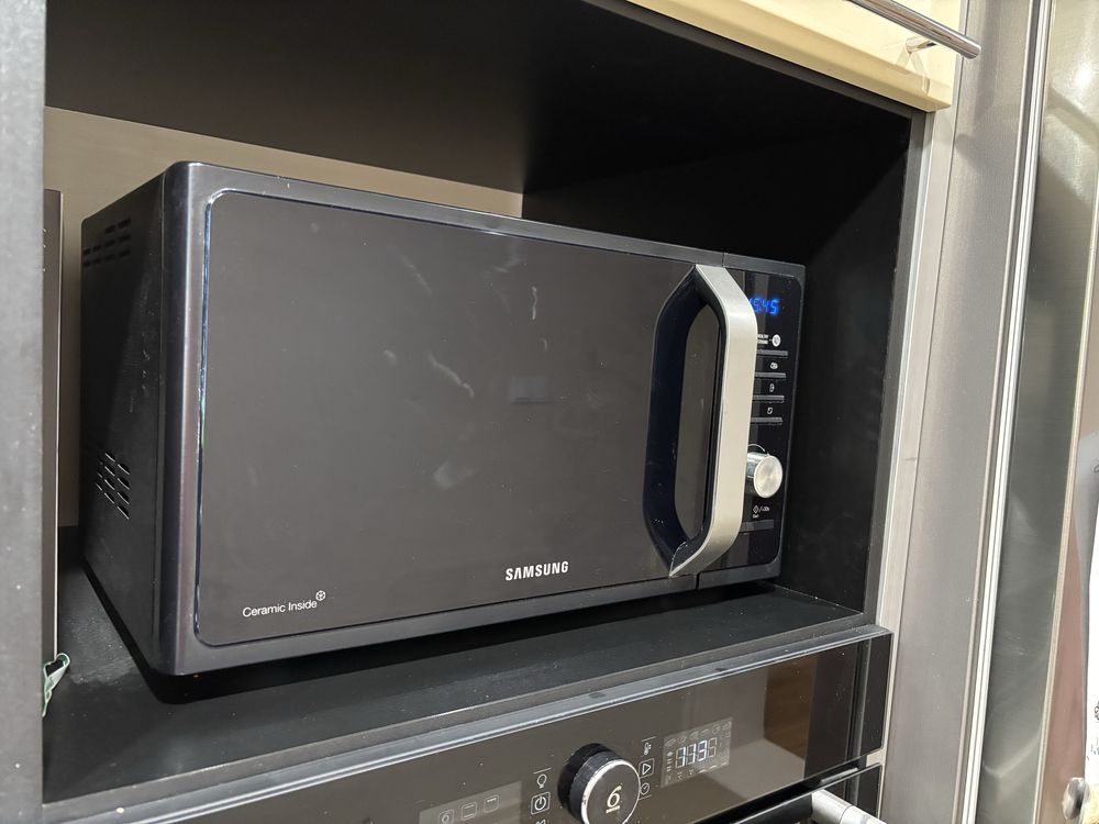 Kuchenka mikrofalowa Samsung MS23F301TFK