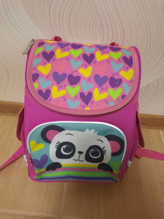 Рюкзак на дівчинку від 1 до 3 класу.