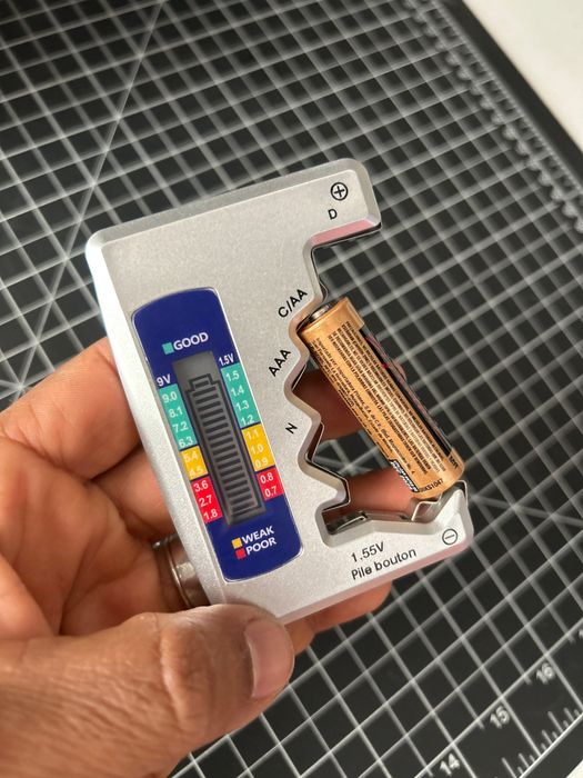 Цифровой Тестер батарейки проверка заряда батареек крона Duracell