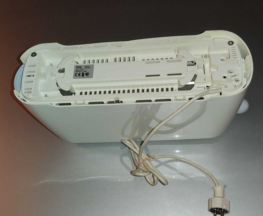 Duas torradeira elétrica s