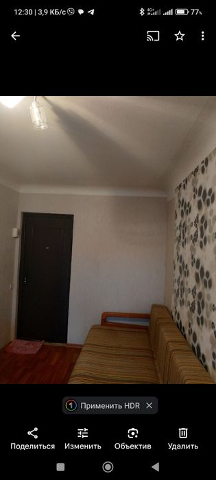 Комнату в доме гостиного типа