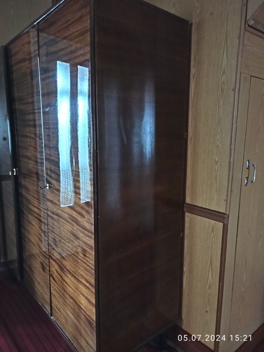 Шафа трьохдверна/ шафа лакована раритет