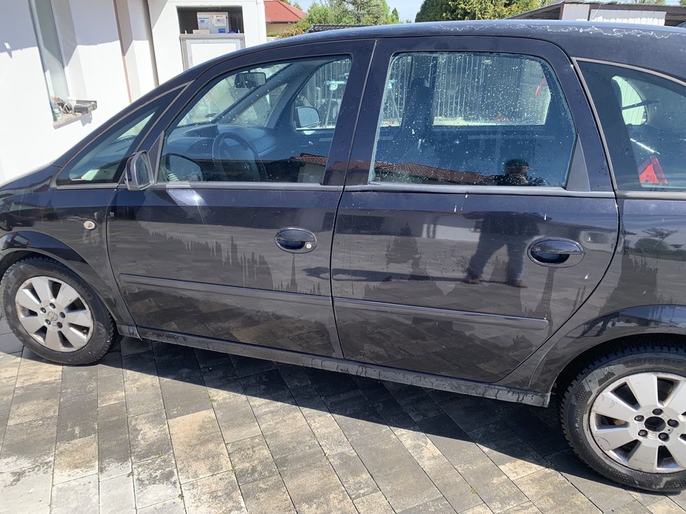 Drzwi lewe lusterko Opel Meriva A strona