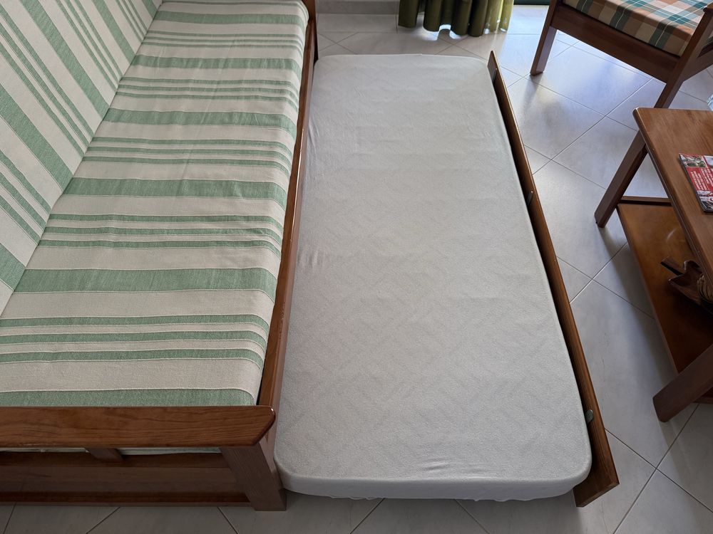 Sofá cama e cadeirões