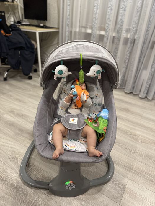 Заколисуючий центр-шезлонг mastela