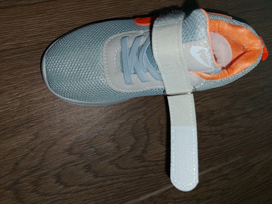 Продам кросівки нові