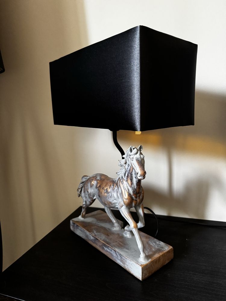 Lampa stolowa czarna