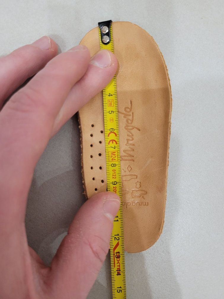 Buty trzewiki Mrugała (jesień/zima) rozmiar 20
skórzane roz.20 kolor: