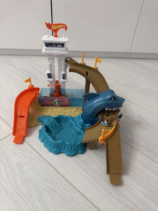 Hot wheels акула