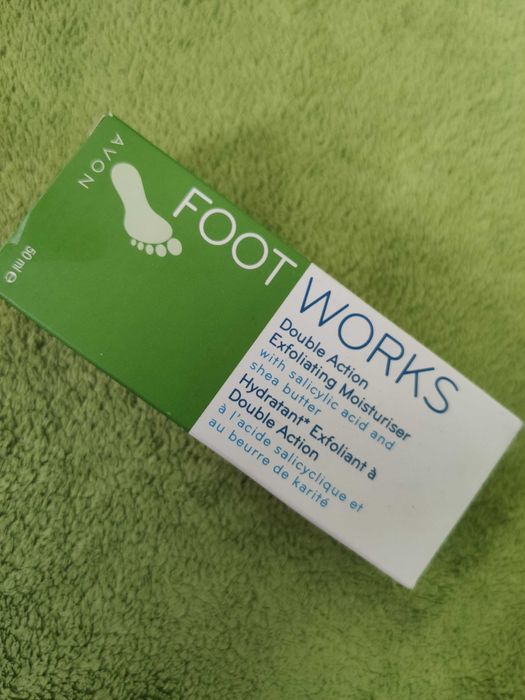 Avon balsam do stóp z kwasem salicylowym i masłem shea