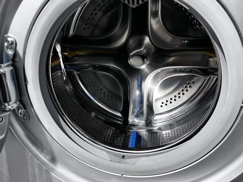 Серебристая стиральная машина Electrolux ews1064. Доставка бесплатно