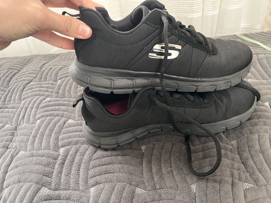 Skechers кроси 38