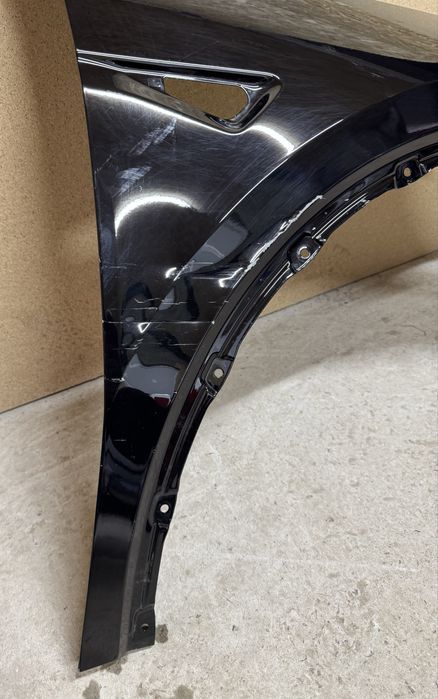 Tesla Model Y крило праве