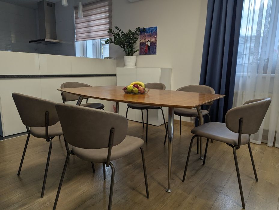 Універсальний розкладний стіл