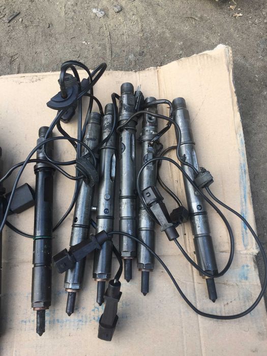 Форсунка управляюча F E G audi a6 c5  ауди ауди а6 с5 2,5 тді.