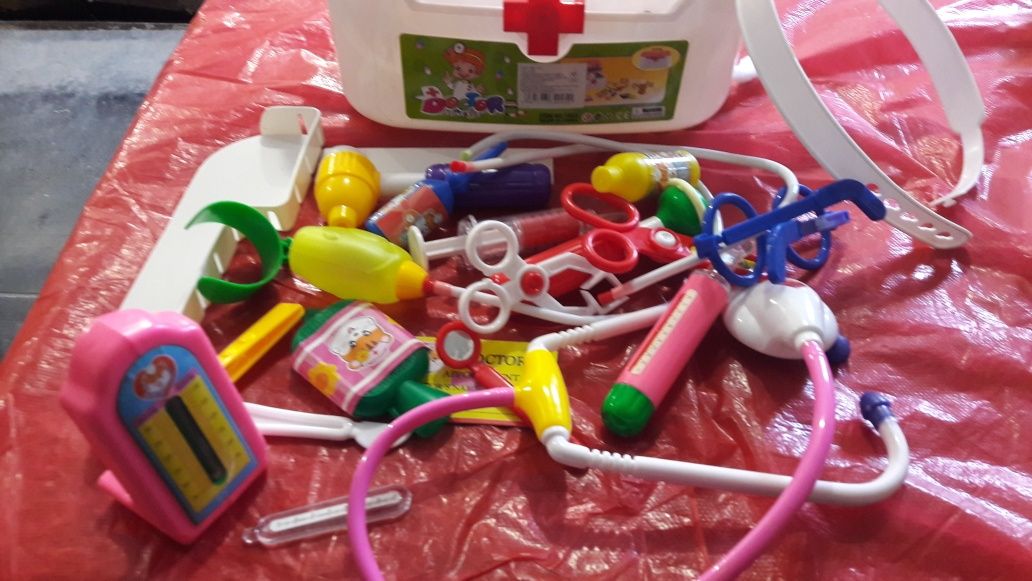 Игрушки пластиковые детские