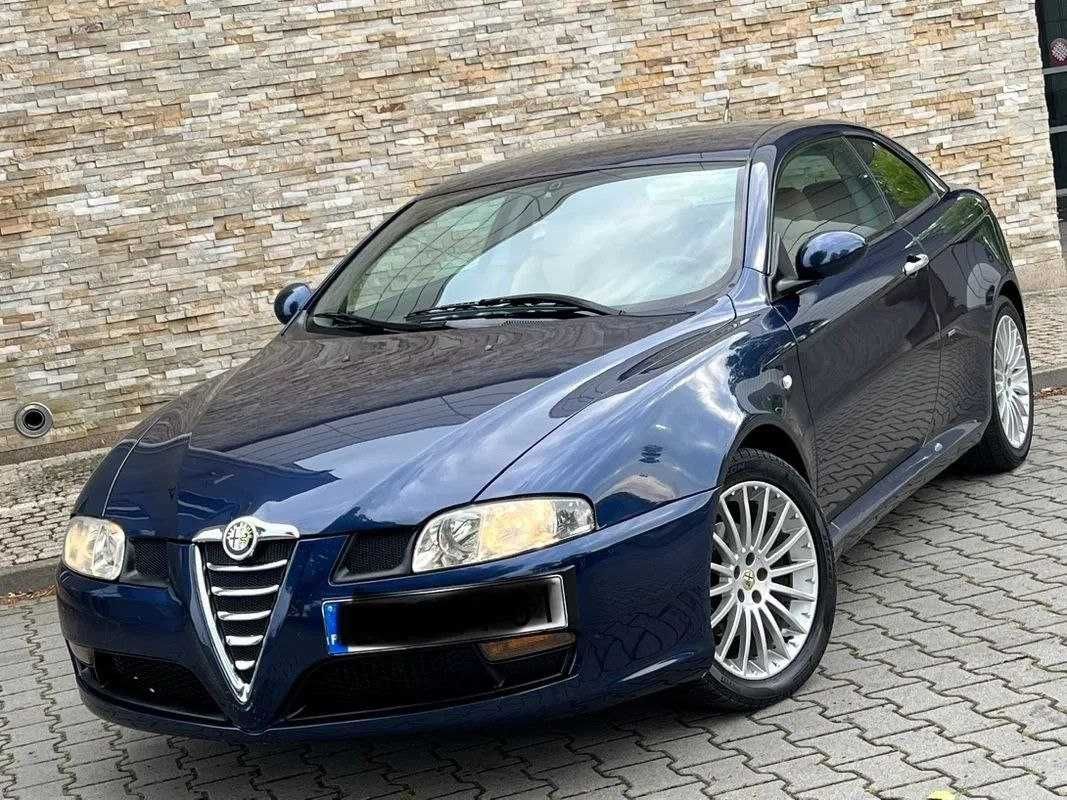 Alfa Romeo GT sport coupe