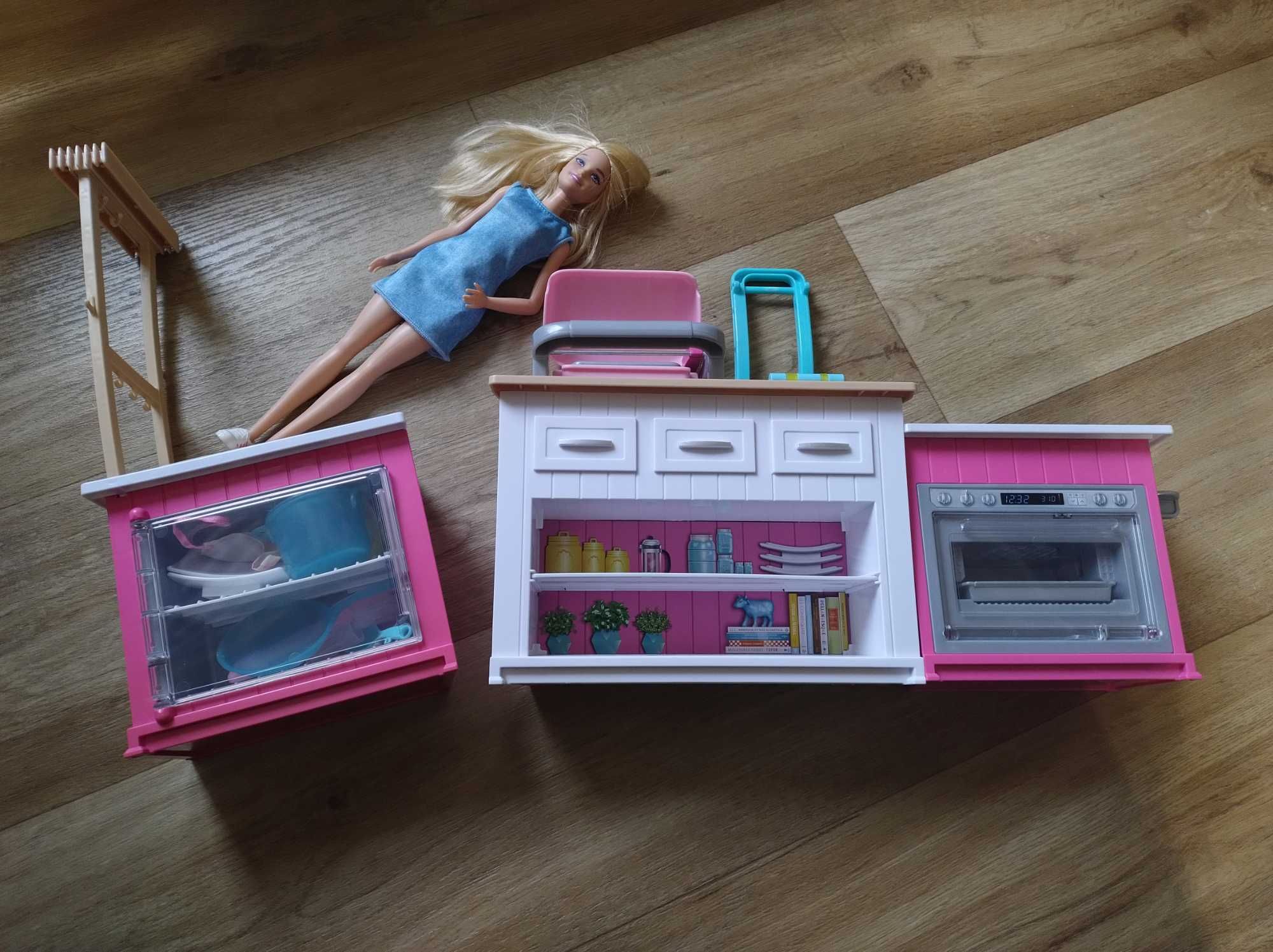 Barbie z zestawem kuchennym