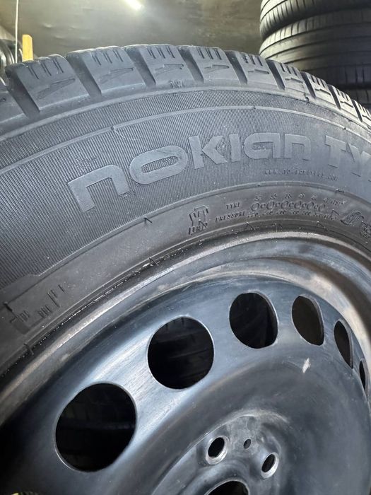205 60 R16 Nokian зима 8мм.