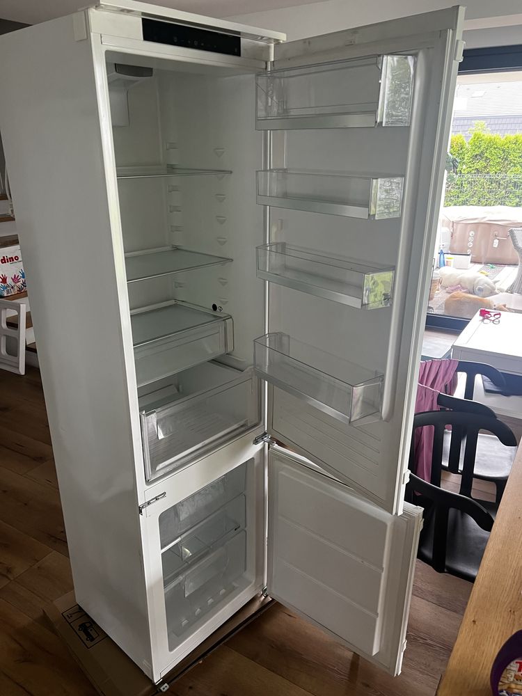 Lodowka do zabudowy ikea/ elektrolux