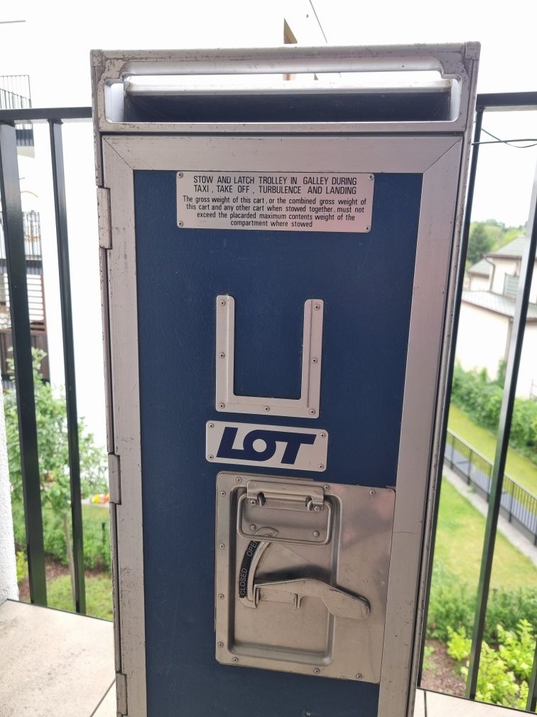 wózek cateringowy LOT barek na kołach z samolotu