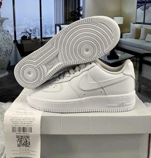 Nike Air Force 1 Low '07
White 38