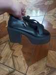 Nowe buty na obcasie typu Mary Jane