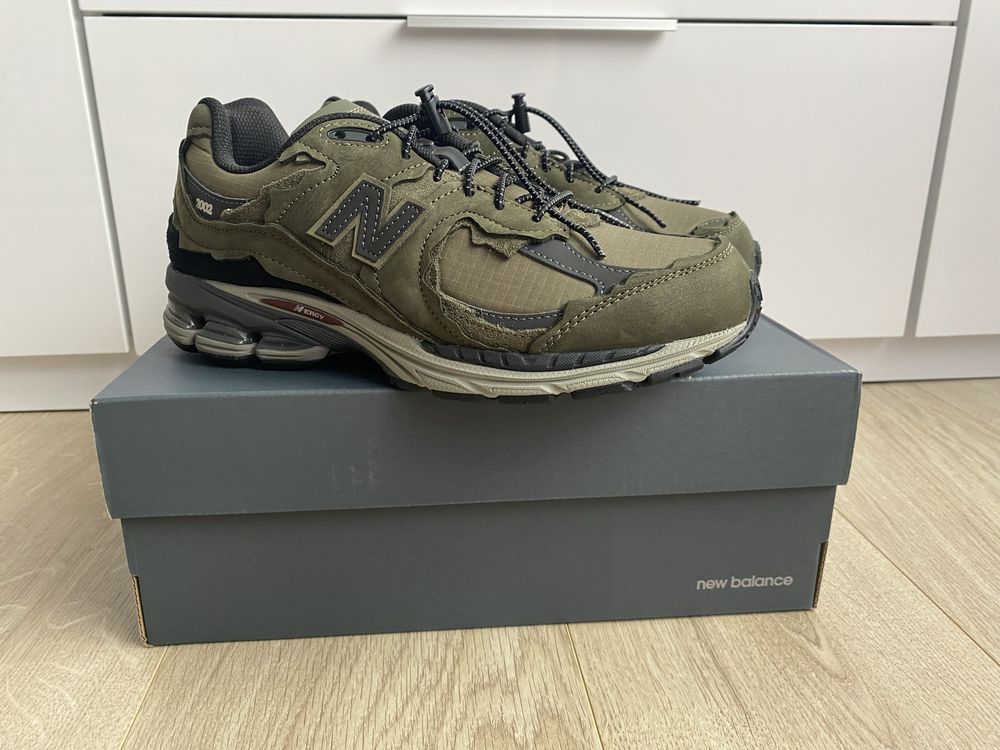 кросівки чоловічі New Balance 2002rd