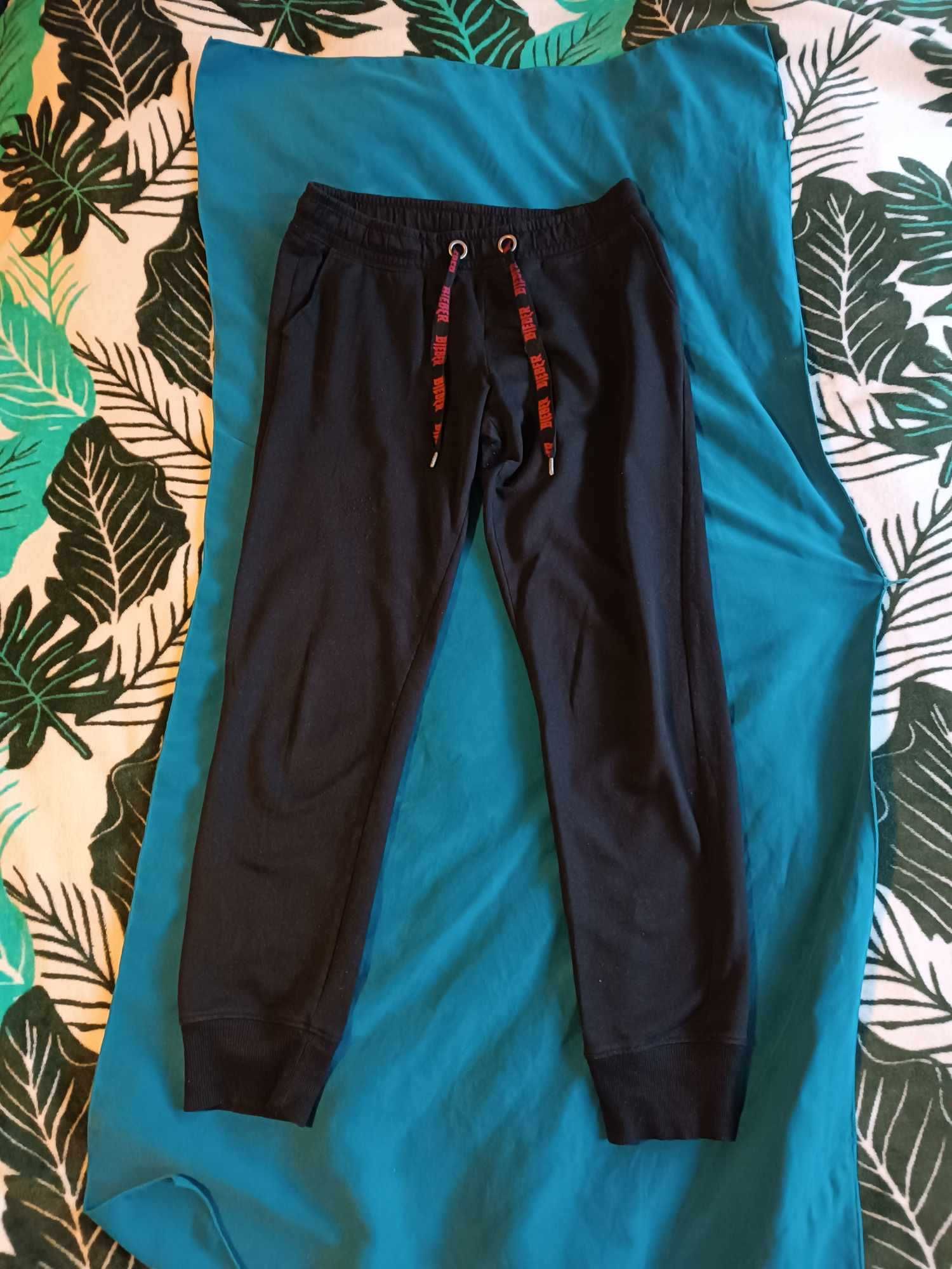 Spodnie dresowe czarne logo "Justin Bieber" regulacja w pasie M/L -H&M