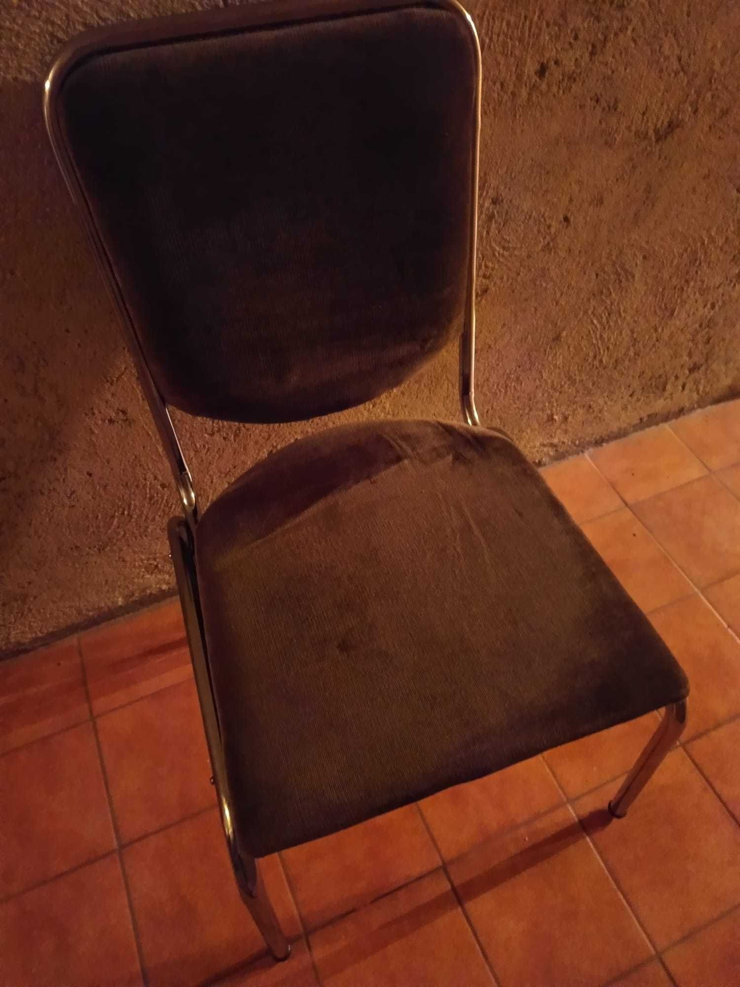 Mesa de jantar de vidro com 6 cadeiras
