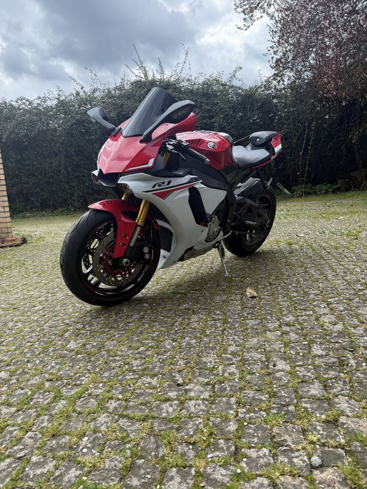 Yamaha R1    2015