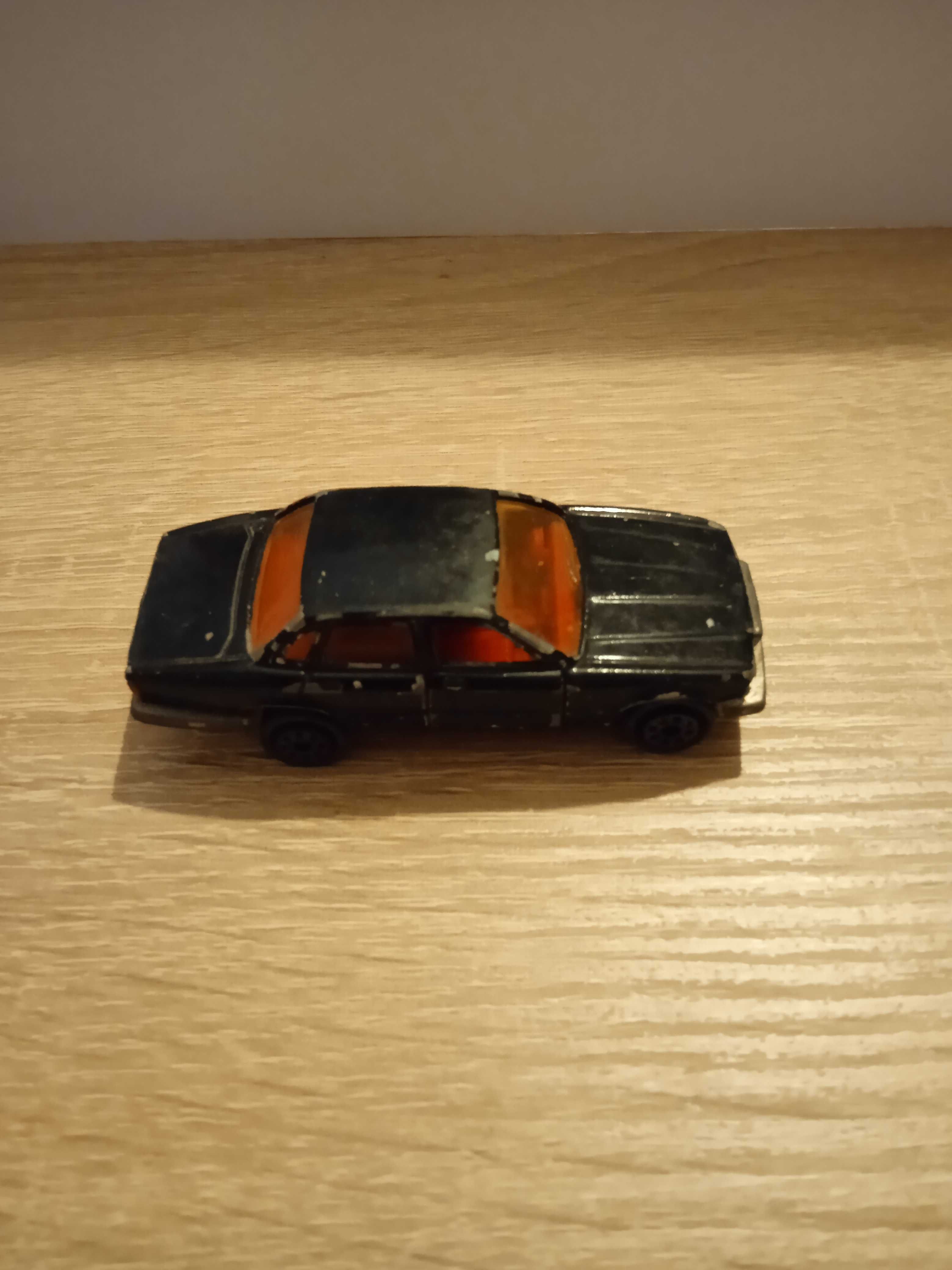 Majorette Jaguar XJ6 czarny z otwieranymi drzwiami