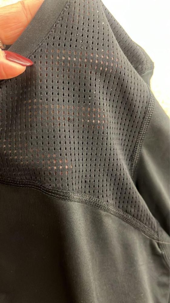 Czarna sportowa bluzka Nike