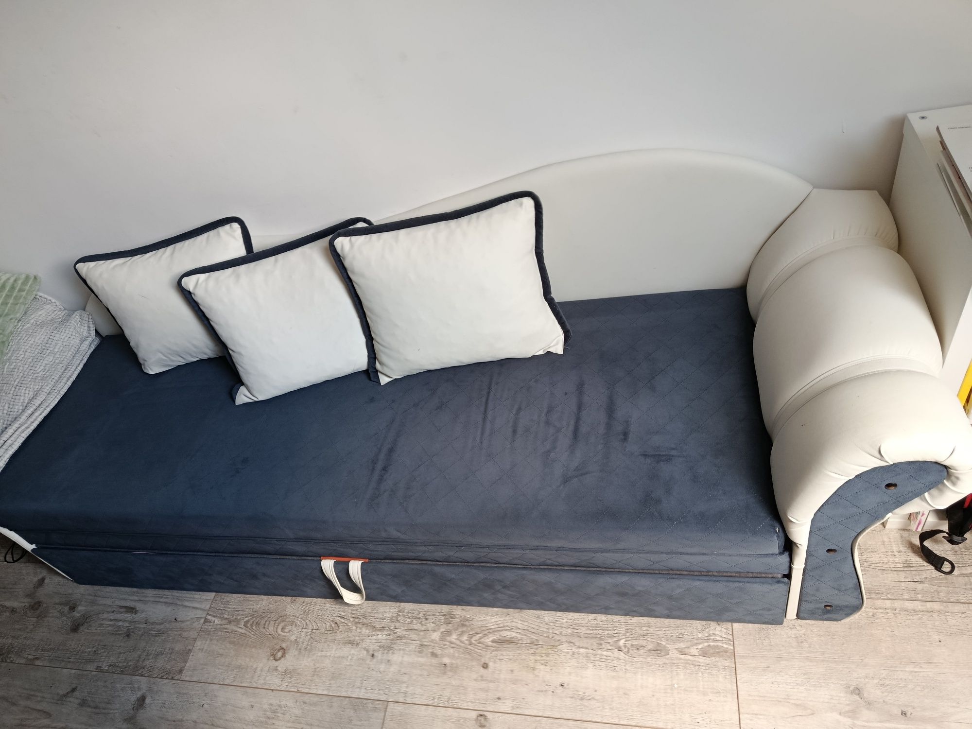 Sofa rozkładana dziewczęca