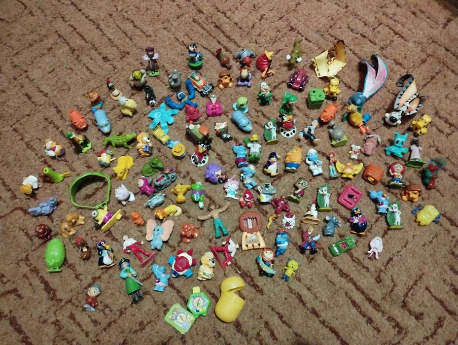 Кіндери іграшки з яйця