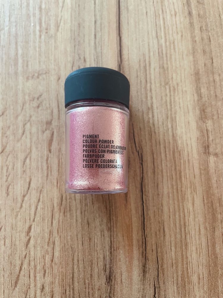 Nowy pigment cień sypki MAC - Rose