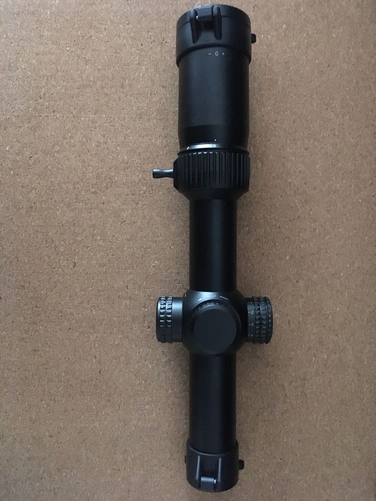 Mira Vortex Strike Eagle 1-6x24 — Excelente Estado
