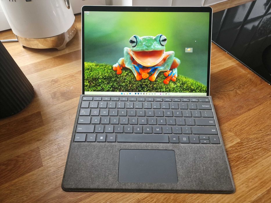 Surface Pro 8 / i5 / 16GB RAM / 256GB / Klawiatura + Pen + HUB