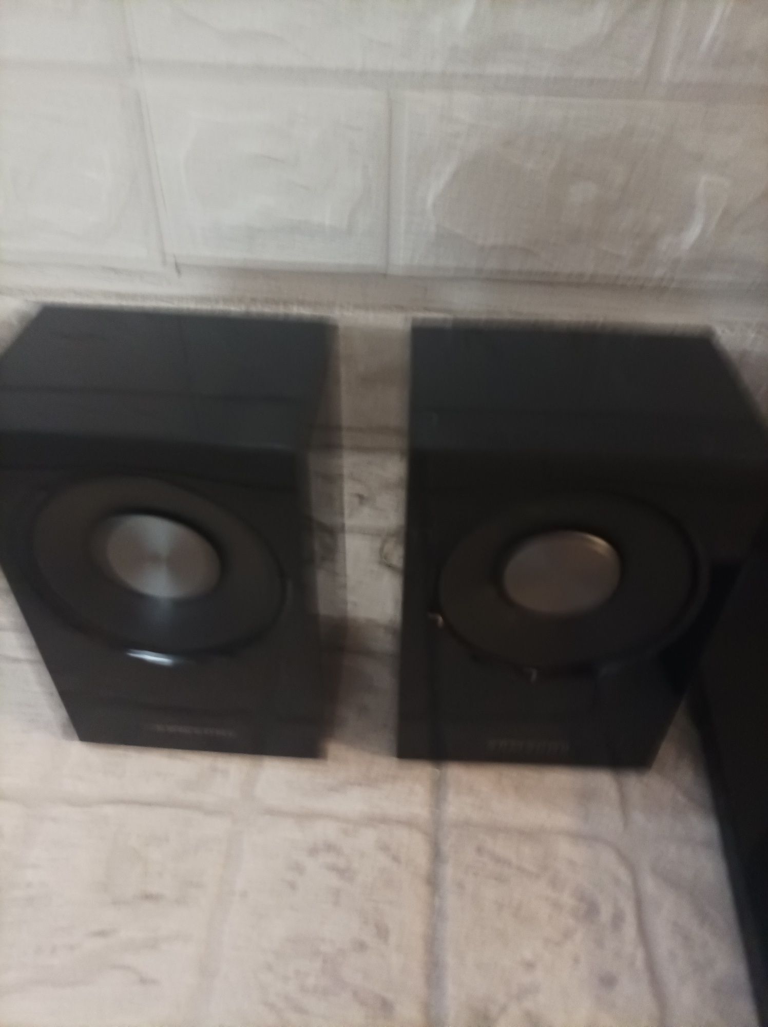 Colunas Samsung usadas em bom estado