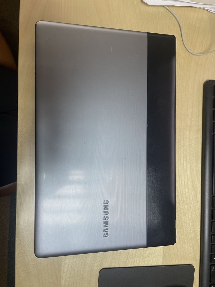 Laptopo Samsung NP300E5A