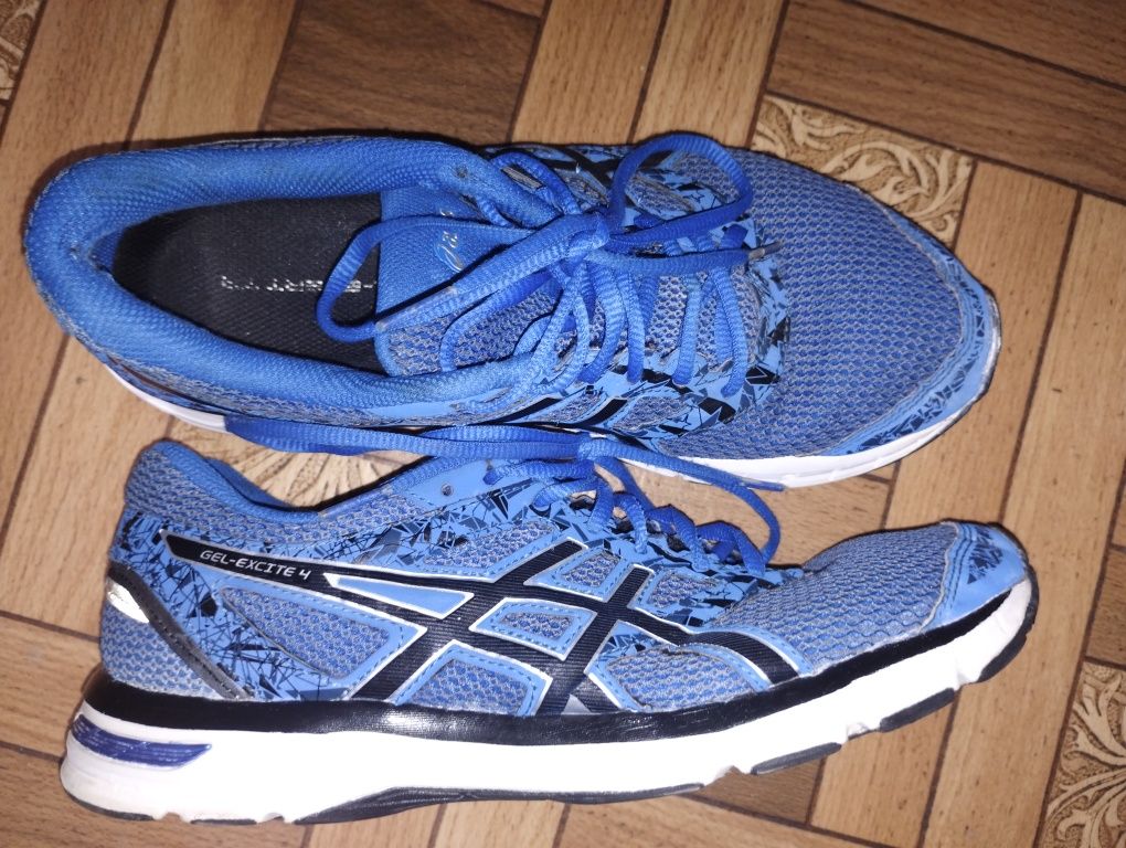 Продам кросовки ASICS