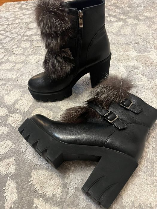 Жіночі взуття з натуральним хутром та шкірою