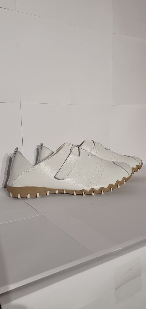 Buty nowe białe skórzane na rzep niemiecka marka Bonprix rozmiar 44