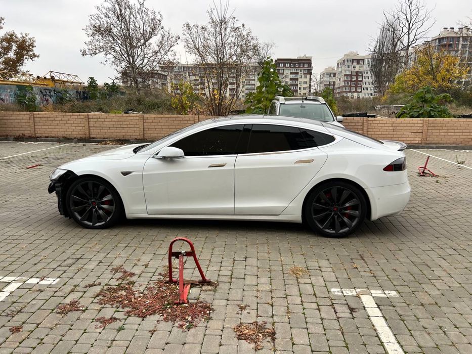 Тесла модел с рестайлинг