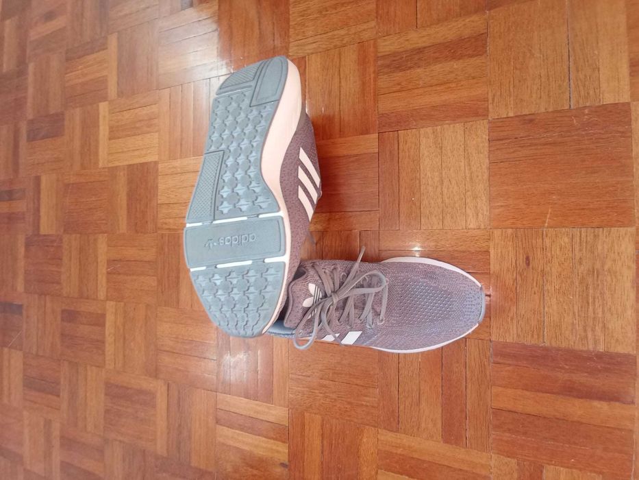 Sapatilhas Adidas Swift Run 22 como NOVAS, Tamanho 41 e 1/3