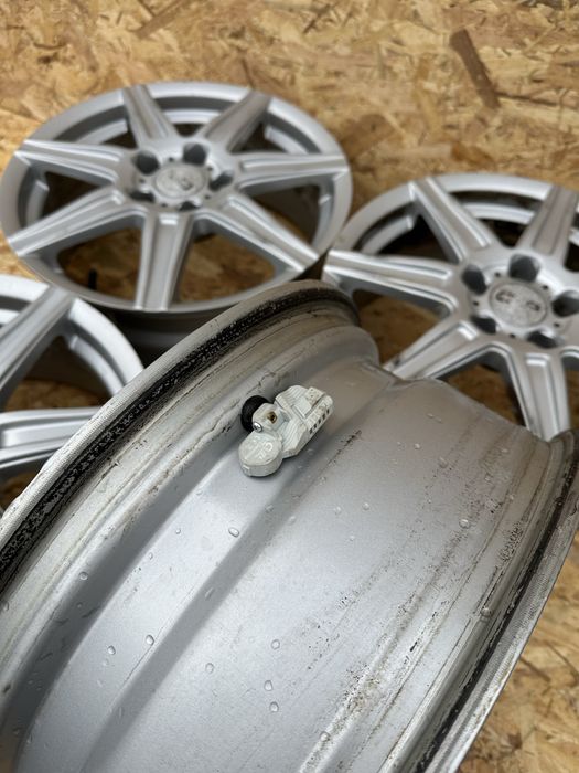 Диски5/114.3 R17 ET48.5 ЦО(діа)67.1 титани диски